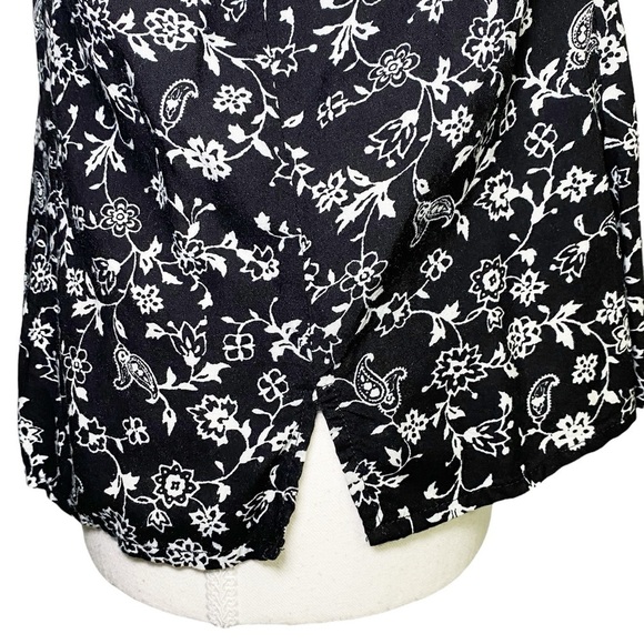 Sag Harbor Black and White Floral Button Down Short Sleeve Blouse - Picture 5 of 11